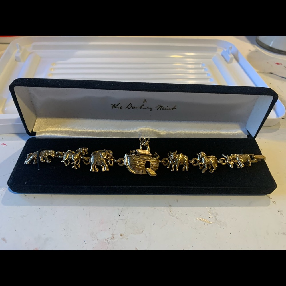 The Danbury Mint Noah’s Ark 7.5” gold bracelet